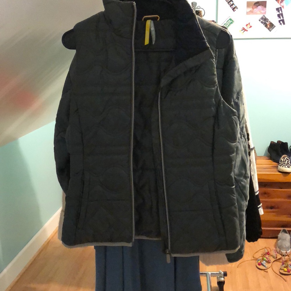 Lolë VEST